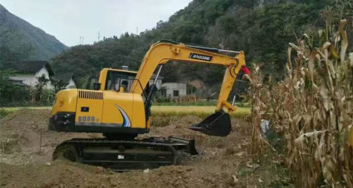 國產(chǎn)小型挖掘機