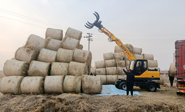 抓木機(jī)抓 草料.jpg