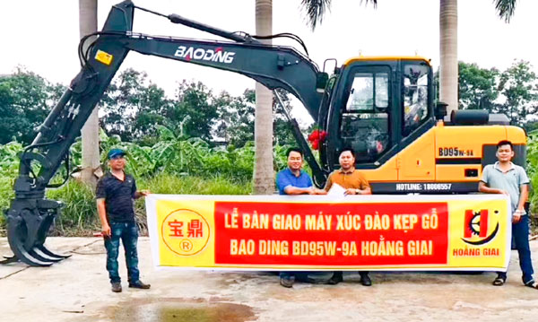 寶鼎多功能輪式挖掘機(jī)出口.jpg