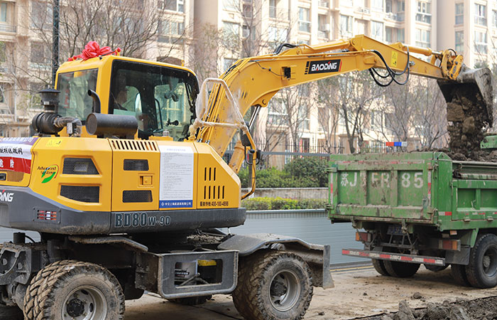 寶鼎小型輪式挖掘機，投資低回報高的車型