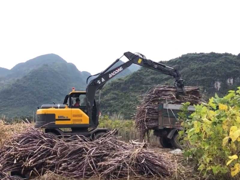 輪式物料抓裝機(jī)，選寶鼎！