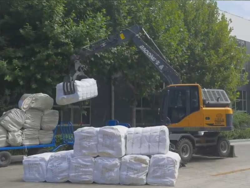 選購寶鼎抓包機，助力企業(yè)裝卸布料物料